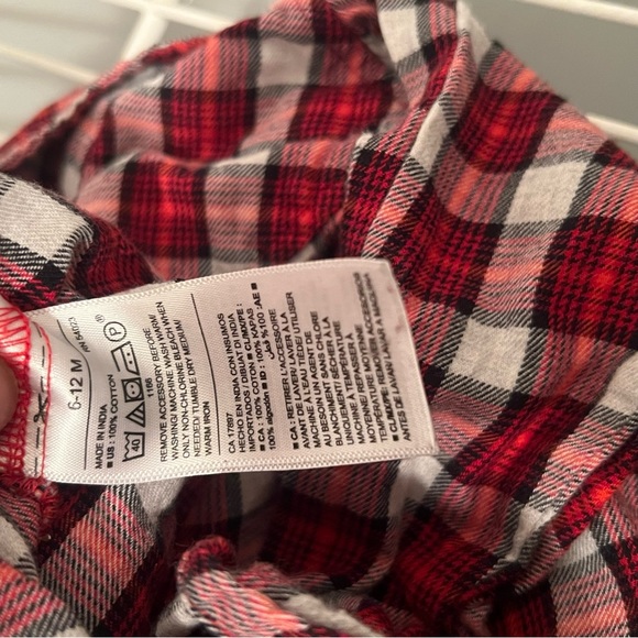 Old Navy. 6-12 M Button Down Plaid Shirt - Picture 5 of 5